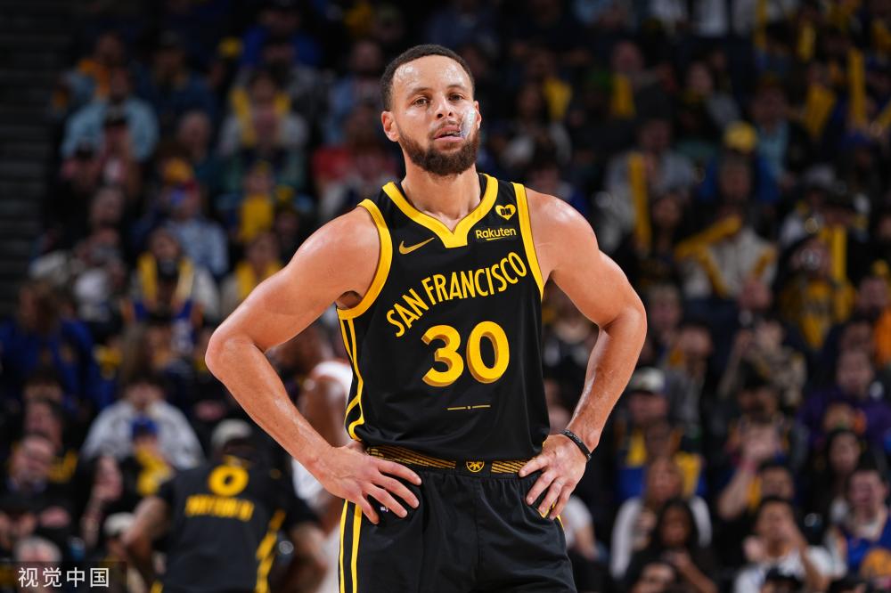 全尤文：巴萨有意弗拉霍维奇，他们想引进一名前锋来接替莱万.